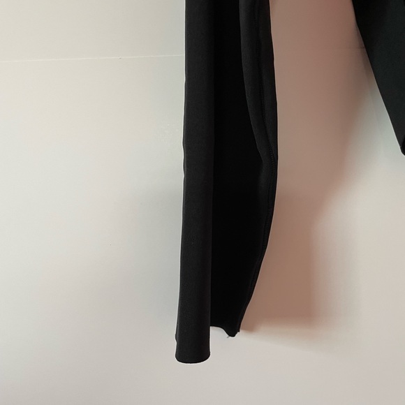 NWT Nike Dri-FIT One Luxe
Women's Long-Sleeve Cropped Top - Picture 6 of 7